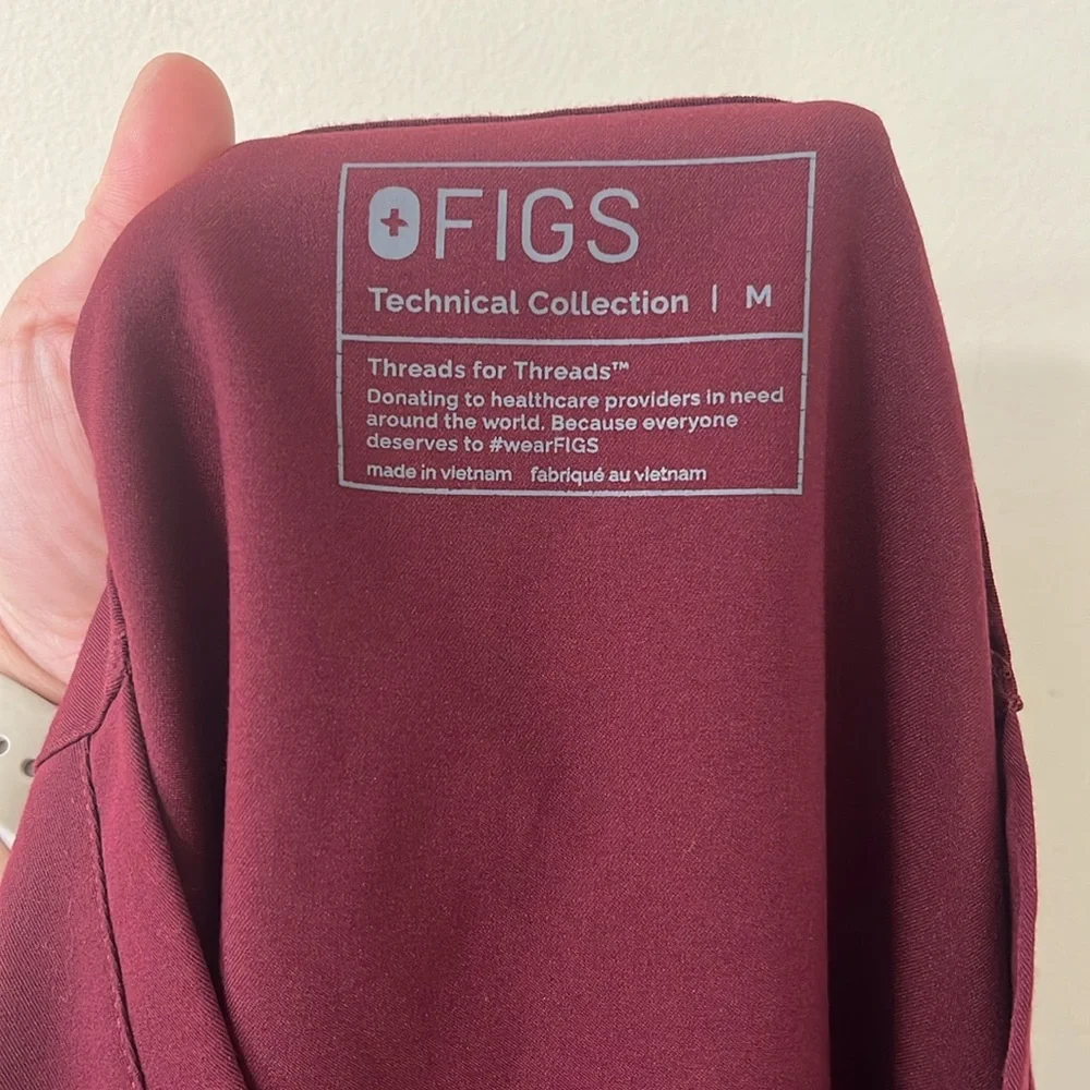 FIGS Catarina One-Pocket Scrub Top Burgundy Size Medium - Picture 7 of 8